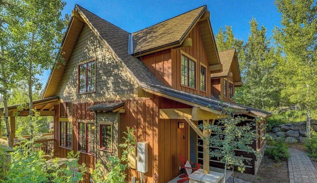 Tamarack - Walk to Marina or Village - Slopeside - Private Hot Tub - Pets OK