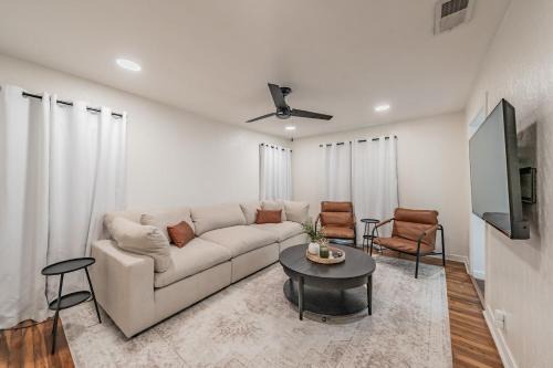 Tcu-Dickies-2 King Beds-Sleeps 6