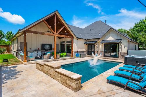 Texas Pool Oasis, Lux Amenities. Fun for all.