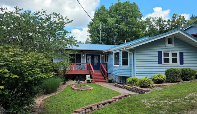 The Blue Heron Retreat - Lake Views, Party Perch & Dock Access with boat parking
