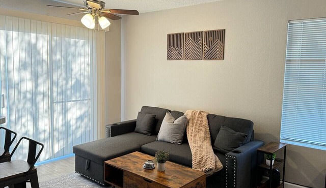 The Cozy Condo: Your Home Base near all amenities!