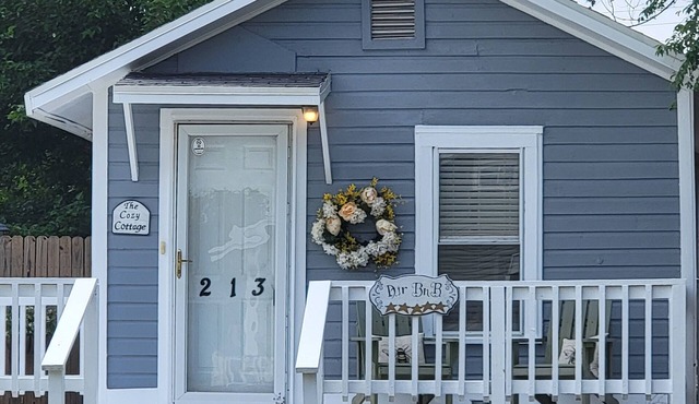 THE COZY COTTAGE, A Great place to hang your hat.