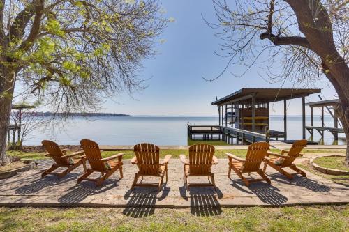 'The Lake House' w/Dock & Patio in Livingston