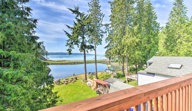 The Lillipad in Lilliwaup: Magnificent Waterfront!