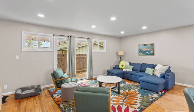 The Lime & Leaf: Pet Friendly 2-bedroom house with AC in Lawrence, near KU