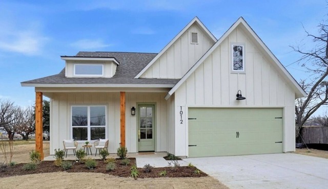 The Magnolia/heart of DFW/sleeps 12/2 King beds/World Cup