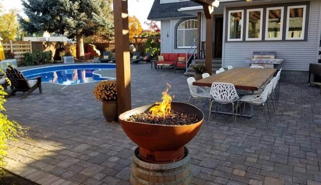 The Oasis Downtown 3 BR with Pool