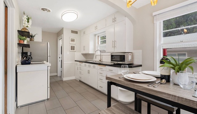 The Rams' Den – King Beds, Fire Pit, Spacious Yard