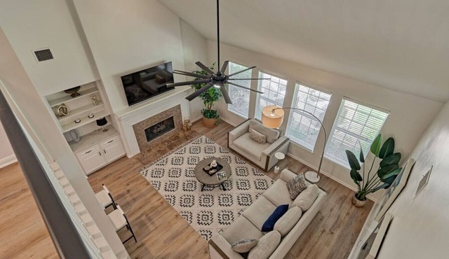 The Woodlands 4BR Executive Retreat - EV, Baby & Pet Friendly, Near Hospitals