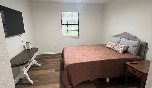 This Little Light Peaceful Tiny House Retreat - Just 9 miles from Longview Mall