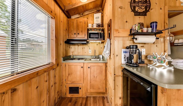 Tiny Home Cottage 6 Mi to James Ridge Lookout