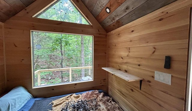 Tiny home with AC in Jasper and Wood Burning Hot Tub