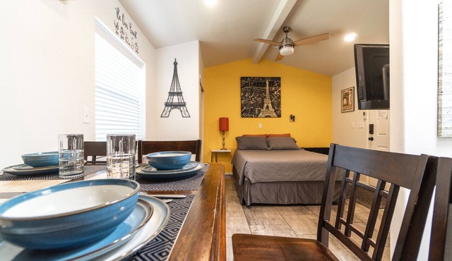 Tiny Paris home| Full Kit|Suite|Safe & Comfortable