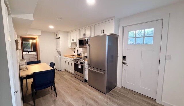 Tranquil 2-bedroom house in charming Puyallup welcomes you