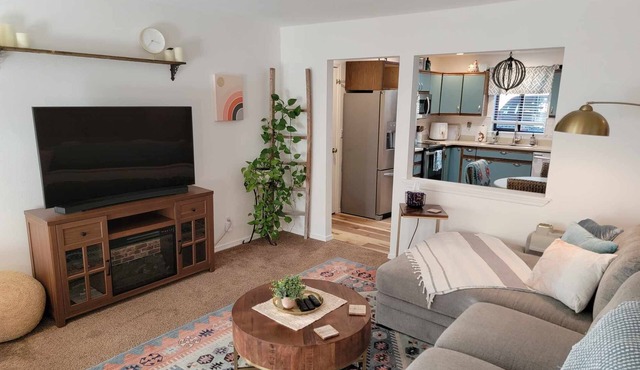 Tranquil 2-Bedroom Zen Condo Fully Stocked Kitchen, Patio, & Next to Golf Course