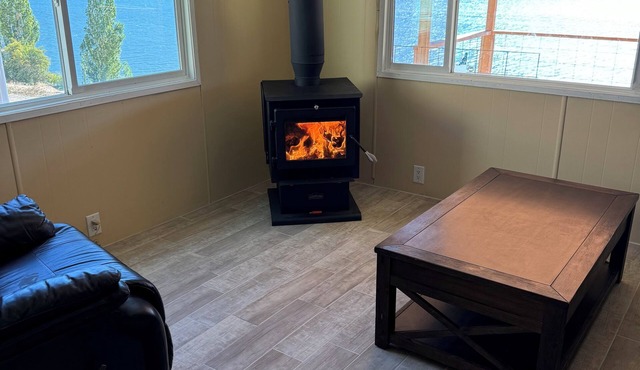 Tranquil 3-bedroom cabin perfect for a relaxing Huntington getaway