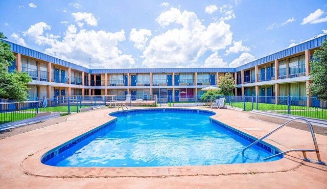 Travel-Friendly Room Near Cameron University – Relax in Comfort