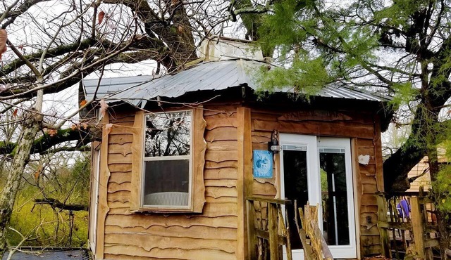 Tree House Rental with Private Pool in Celeste, for Glamping Adventures in Texas