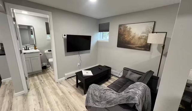 Triplex Oasis - Unit B Studio