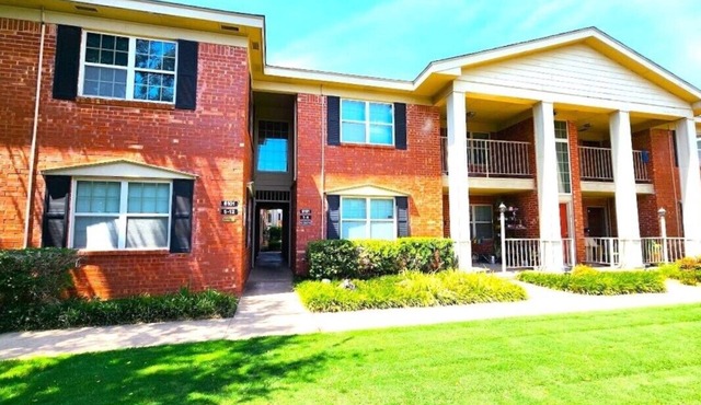 Two Bedroom Condo - Near Integris Hospital - Queen Bed & King Bed