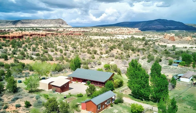 Two Homes with Private Gate to Canyons of the Ancients Near Mesa Verde NP
