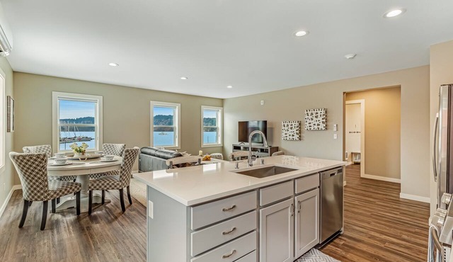 Two waterfront condos with High-Speed WiFi and Private Washer/Dryer Sets!