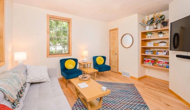 Updated Downtown Home w/Garage & WiFi in Appleton