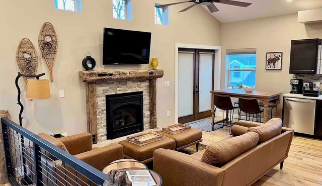 Upscale Loft Across from Mines Campus, 2 Blocks to Downtown Golden & Clear Creek