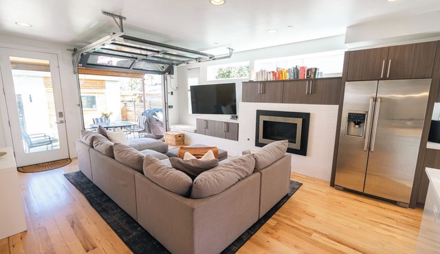 Upscale Townhome in SloHi, Minutes From Downtown, 4BR, Kid Friendly