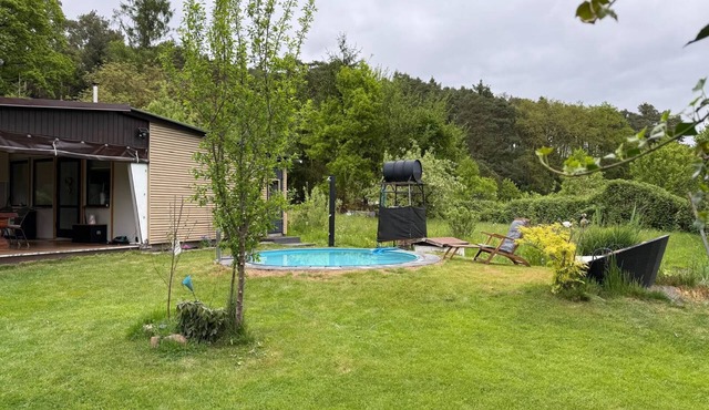 Vacation home garden and pool Holiday apartment and guest house in Oderberg