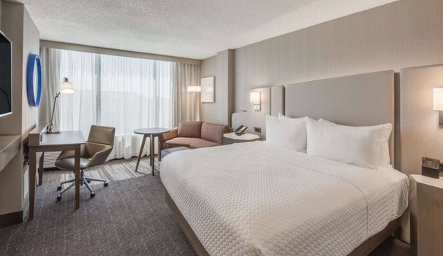 Vacation Starts Here! Near Larimer Square, Pet-Friendly
