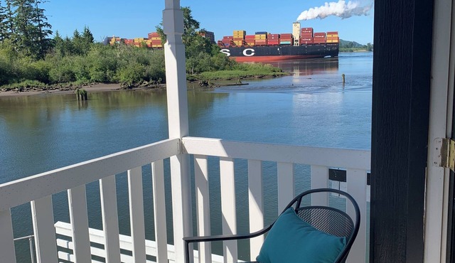 Viewpoint Landing: Elegant riverfront condos with spectacular views.