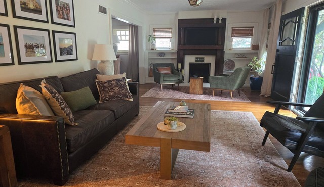 Walk to Brookside, Shops/Dining, 3BR, patio, backyard bar. 9 miles 2 World Cup