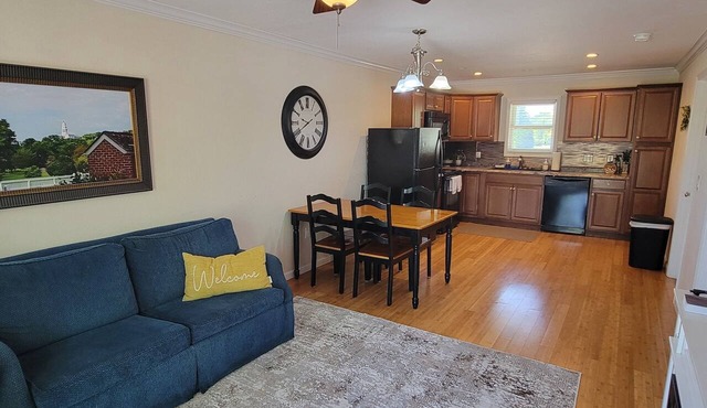 Walking Distance to Temple and Downtown Nauvoo! Family Size Apt. W/Full Kitchen