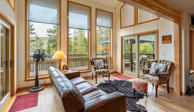 Wallowa Lookout: Scenic Retreat w/Hot Tub