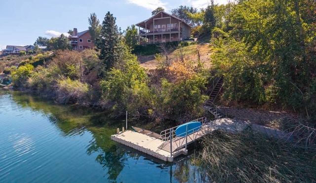 Wapato Lake Waterfront Retreat