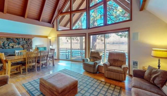 Water`s Edge Haven- spacious Wallowa Lake escape