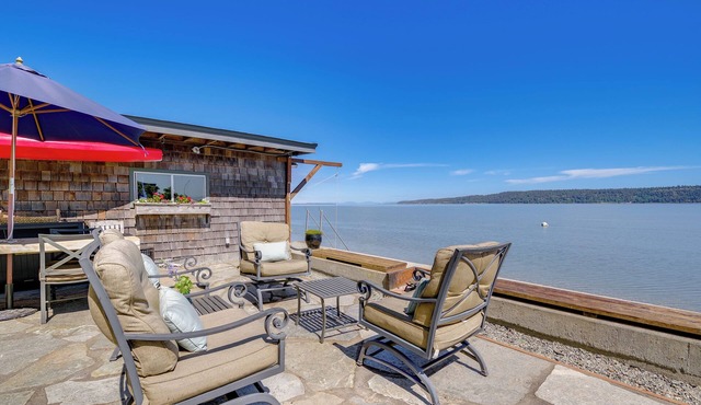 Waterfront Gem w/2 Patios on Camano Island