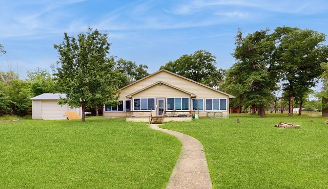 Waterfront Home on Lake Limestone w/Dock