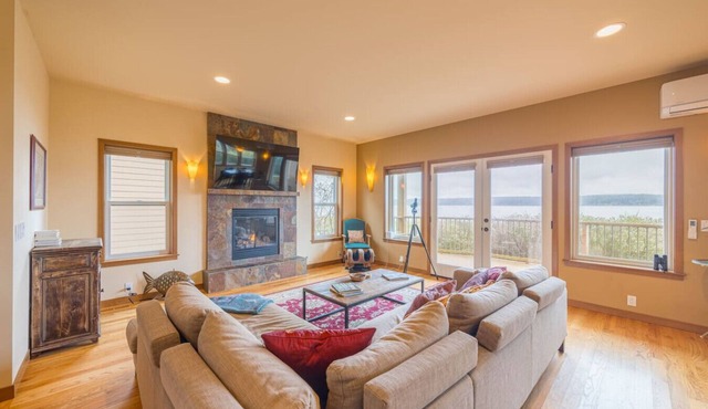Waterfront Home w/Beach access!