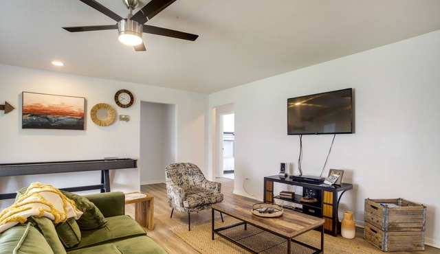 Waterfront Texas Vacation Rental - Private Hot Tub