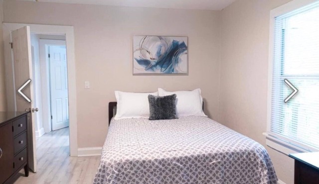 Welcome Home! Enjoy this cozy home located 5minutes from Wet & Wild Waterpark.
