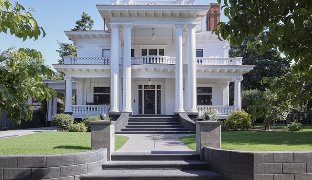 Welcome to Boyer House - Iconic Historic Home Steps from Whitman and Downtown