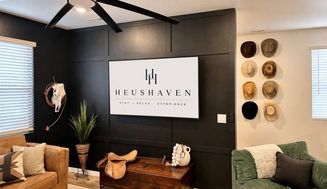 Welcome to The Velvet Spur, a thoughtfully designed western retreat where elevated comfort meets effortless style. Nestled in Eagle, across from Eagle Island. This home is your perfect home base for relaxing and exploring,