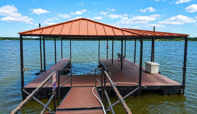 🌿 Welcome to Your Lakefront Escape Slow down, unwind, & enjoy the peaceful beauty of the lake from this brand-new cottage-inspired retreat.