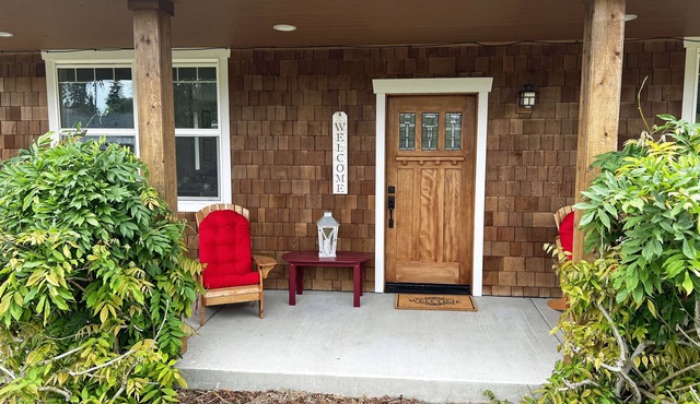 Whidbey House 3 BR 2 BA Porch & Patio: Watch for Deer and Bunnies. Sleeps 6-7