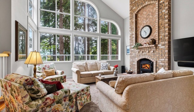 Whidbey Retreat Water Views + Indoor Hot Tub + Fire Pit | Cedar & Sound