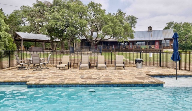 Whitetail Oaks - Rustic Charm Meets Fun! Private Pool & Pickleball on 34 Acres