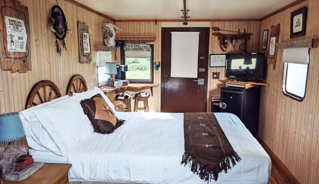 Wild West at Olympic Railway Inn - Pet Friendly