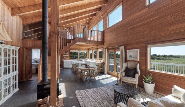 Wood Stove, HOT TUB, Peaceful, Near town NO PETS ALLOWED (Seahaven)